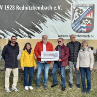 Scheckübergabe an Vorstand Peter Ittner